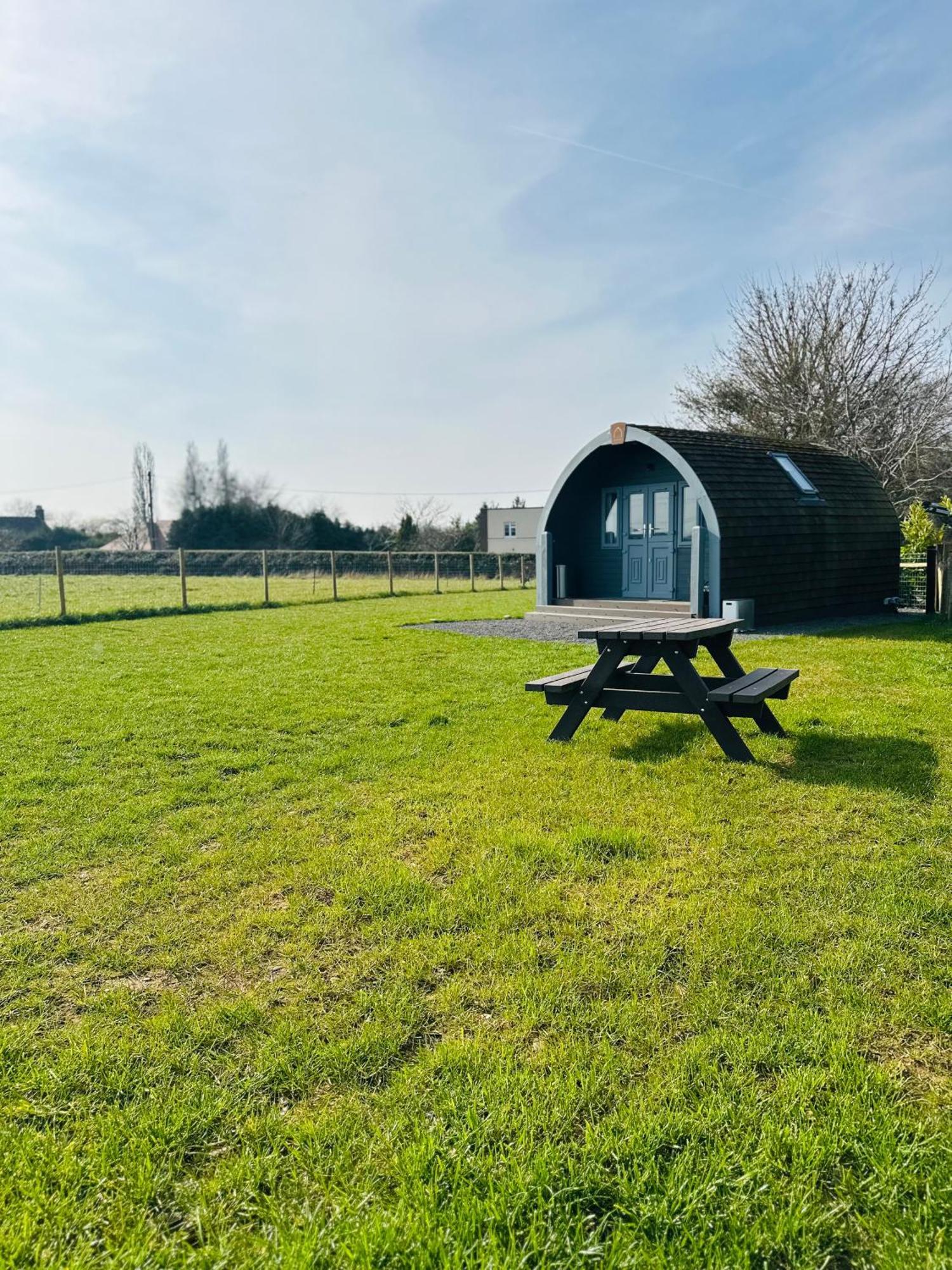 Welly Boot Pod Hotel Shenstone Exterior photo